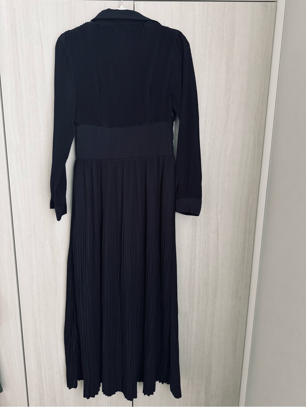Elegant Black Pleated Maxi Dress with Buttoned Waist Sz S - Picture 4 of 10